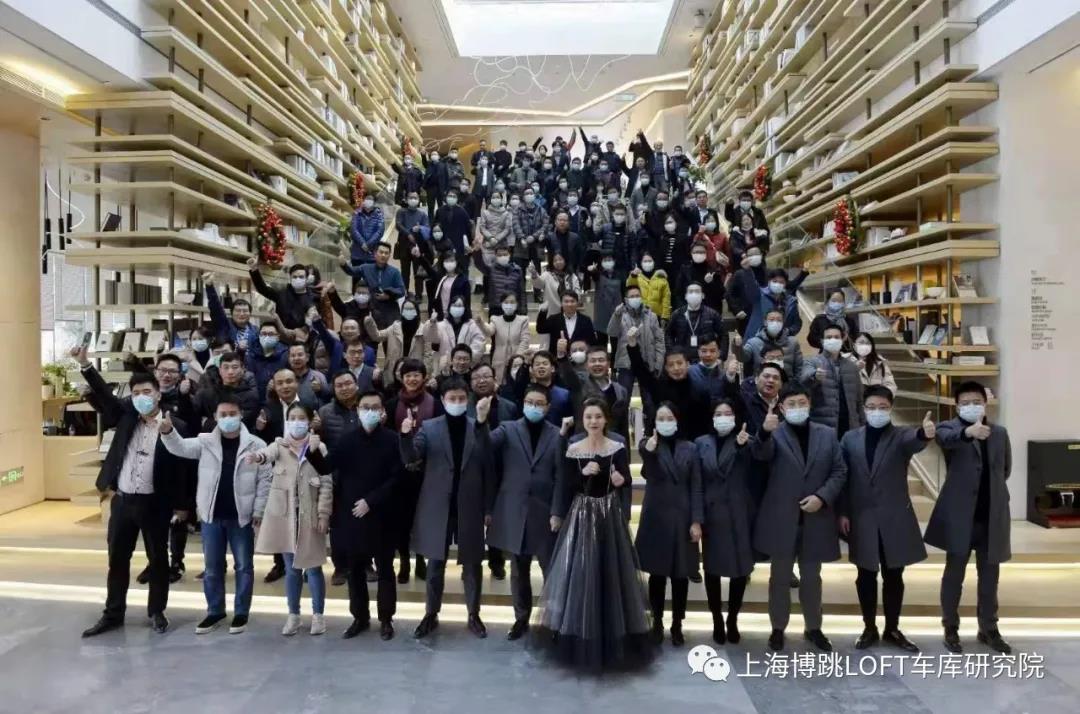 淄博全国一百多人在华侨城汉口道6号参观研讨LOFT专利车库技术！